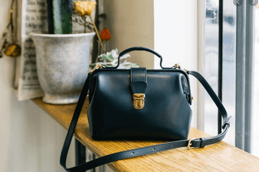 How to choose a casual crossbody bag?