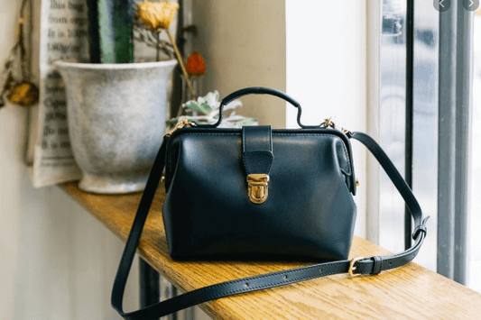 How to choose a casual crossbody bag?