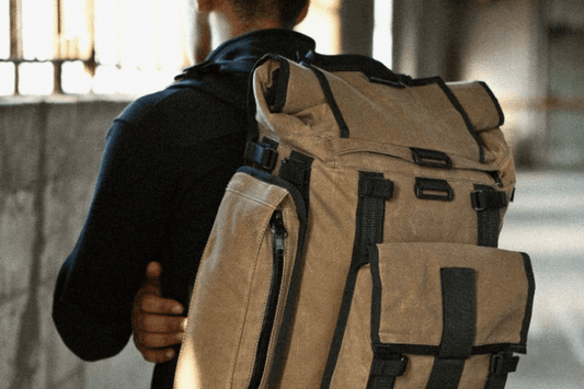 What is the difference between polyester fabric backpack and canvas fabric backpack?