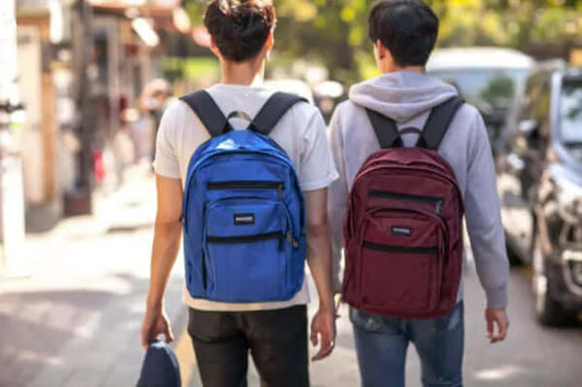 What is the ideal size of a backpack for high school?